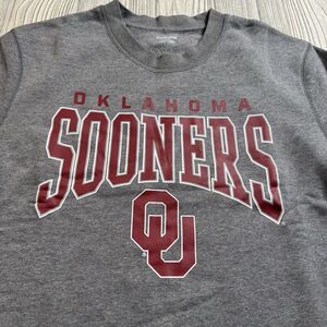 Oklahoma Sooners Crewneck Sweatshirt Men’s L Gray Spellout Logo Captivating New